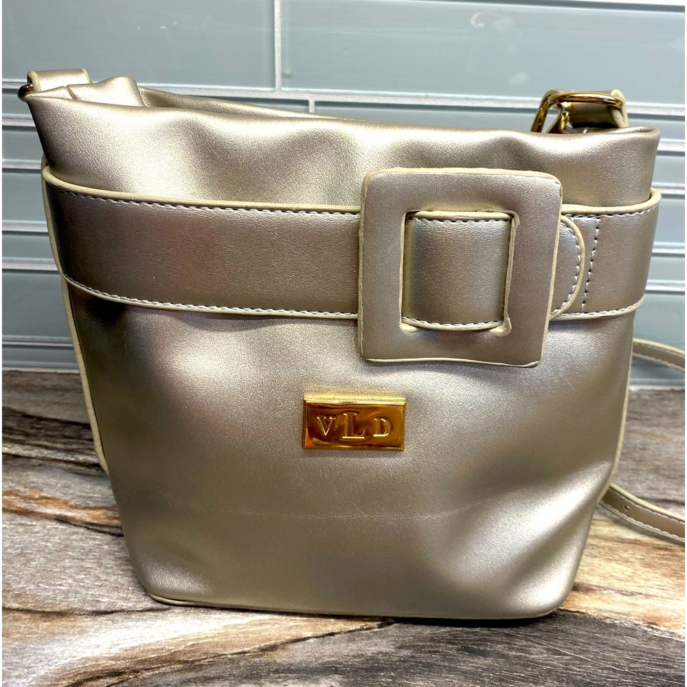 VLD VICTORIA LELAND DESIGN GOLD PURSE
